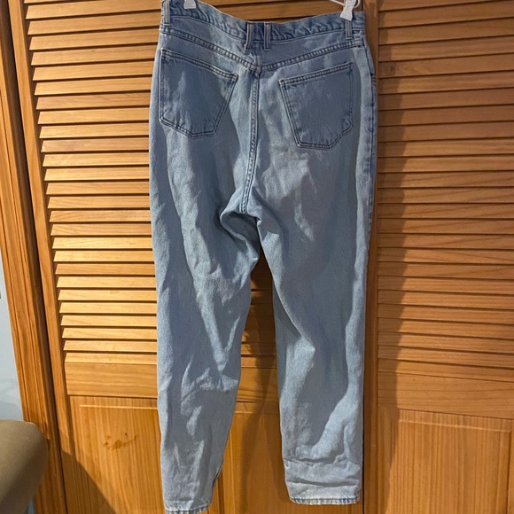 Loose Fitting Jeans with Holes - Picture 3 of 6